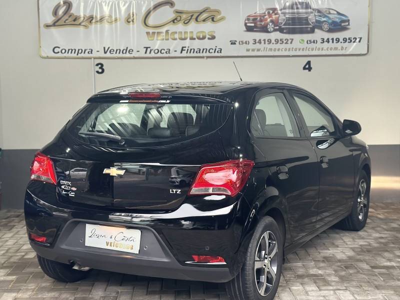 CHEVROLET - ONIX - 2018/2019 - Preta - R$ 66.900,00