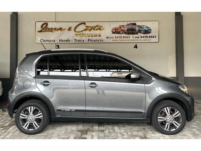 VOLKSWAGEN - UP - 2017/2018 - Cinza - R$ 63.900,00