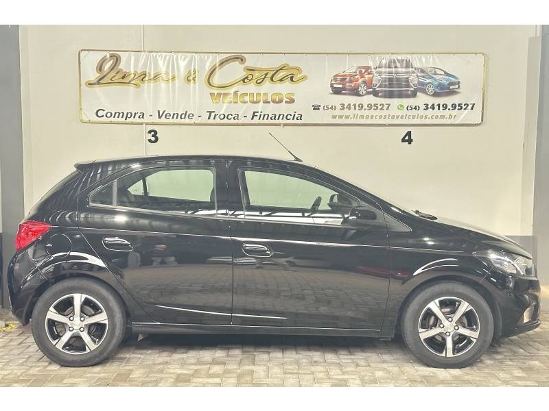 CHEVROLET - ONIX - 2018/2019 - Preta - R$ 66.900,00