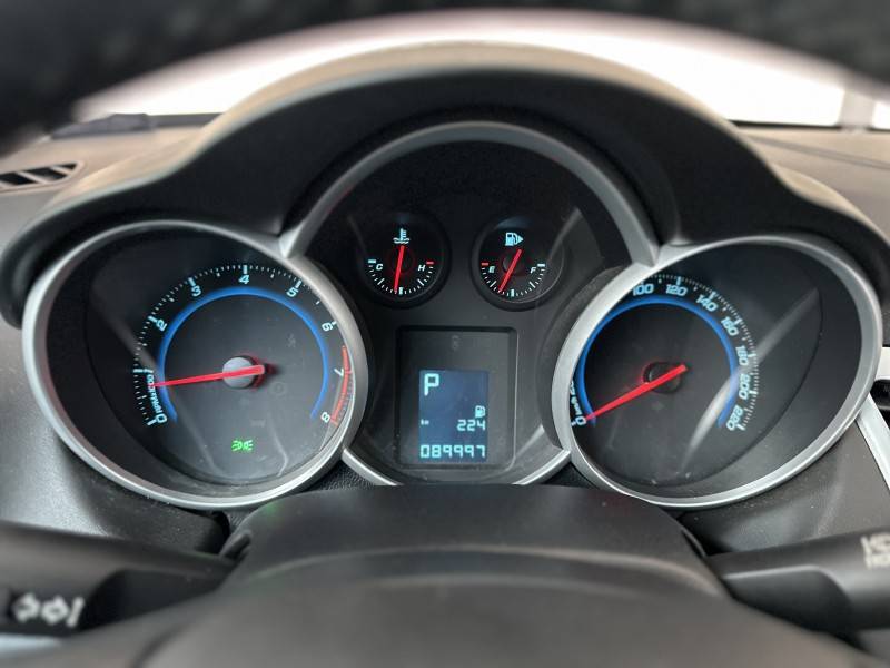 CHEVROLET - CRUZE - 2015/2016 - Branca - R$ 74.900,00