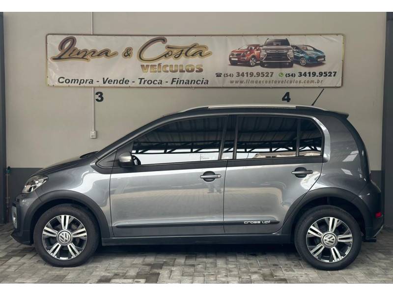 VOLKSWAGEN - UP - 2017/2018 - Cinza - R$ 63.900,00