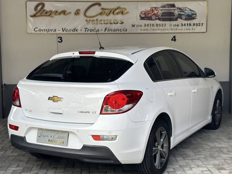 CHEVROLET - CRUZE - 2015/2016 - Branca - R$ 74.900,00