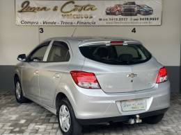 CHEVROLET - ONIX - 2013/2014 - Prata - R$ 40.600,00