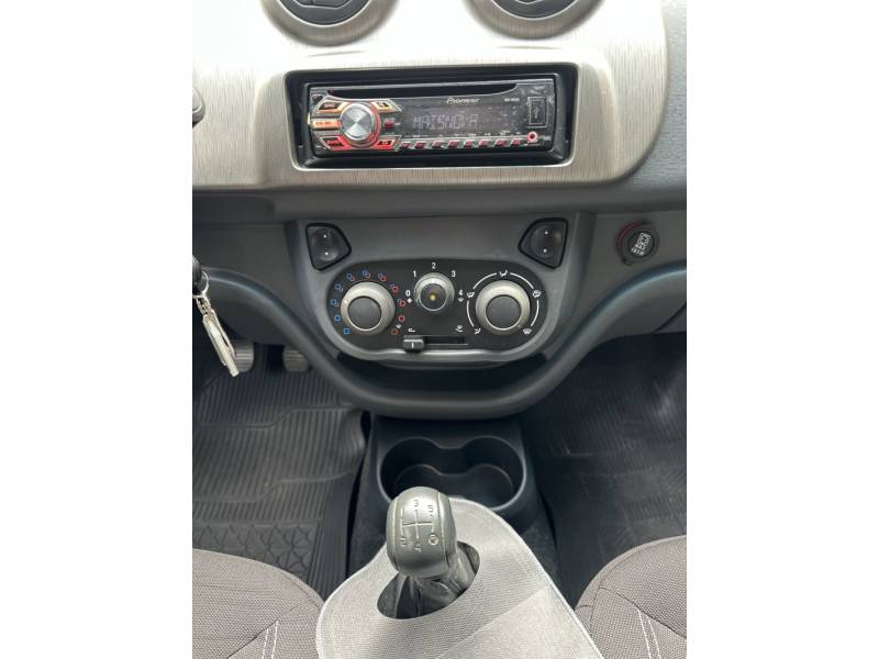 FIAT - UNO - 2014/2014 - Prata - R$ 37.900,00