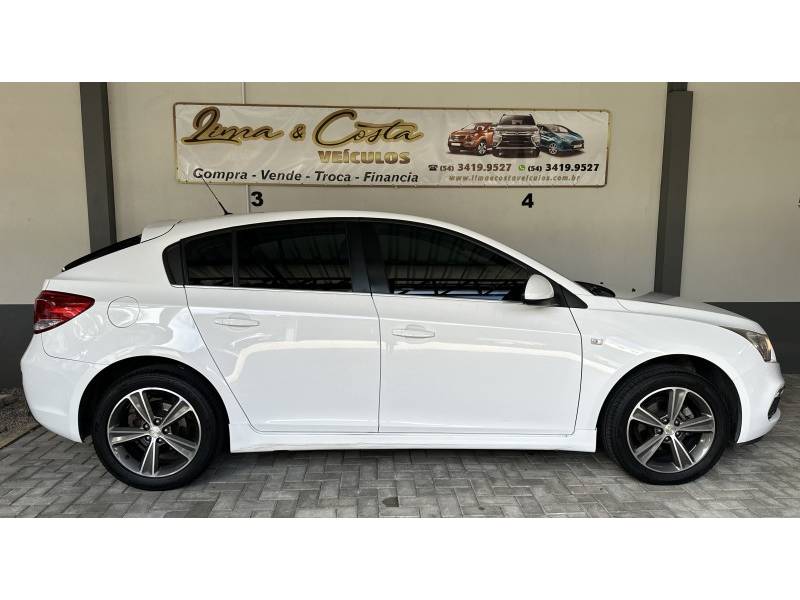 CHEVROLET - CRUZE - 2015/2016 - Branca - R$ 74.900,00